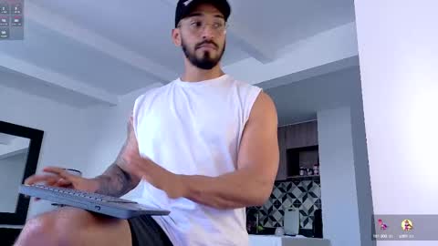 Snapshot of tony_muscle1 chatting on 22, 9, 2025 tony muscle1 online show from 22, 9, 2025