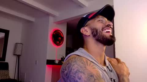 Snapshot of tony_muscle1 chatting on 5, 10, 2025 tony muscle1 online show from 5, 10, 2025