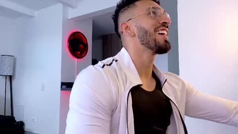 Snapshot of tony_muscle1 chatting on 29, 10, 2025 tony muscle1 online show from 29, 10, 2025