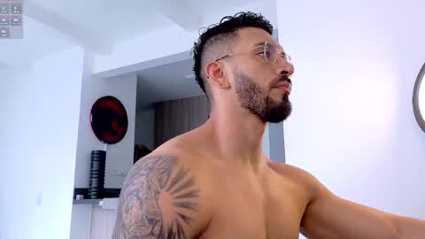 Snapshot of tony_muscle1 chatting on 2, 11, 2025 tony muscle1 online show from 2, 11, 2025