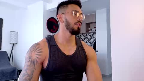 Snapshot of tony_muscle1 chatting on 25, 11, 2025 tony muscle1 online show from 25, 11, 2025