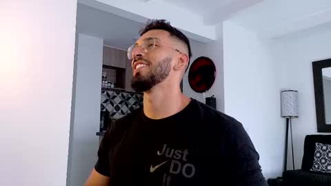 Snapshot of tony_muscle1 chatting on 8, 1, 2026 tony muscle1 online show from 8, 1, 2026