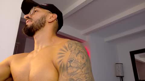 Snapshot of tony_muscle1 chatting on 18, 3, 2026 tony muscle1 online show from 18, 3, 2026