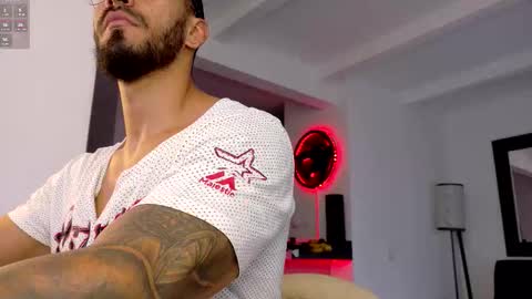 Snapshot of tony_muscle1 chatting on 25, 3, 2026 tony muscle1 online show from 25, 3, 2026