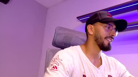 Snapshot of tony_muscle1 chatting on 15, 4, 2026 tony muscle1 online show from 15, 4, 2026