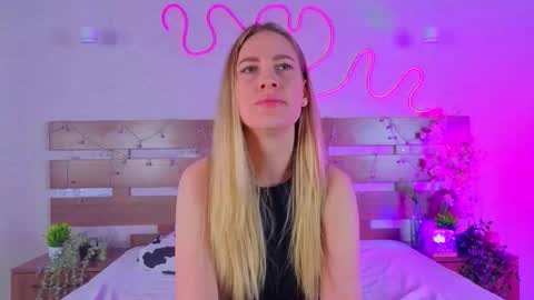 Snapshot of tonyareid chatting on 18, 12, 2025 Tonya online show from 18, 12, 2025