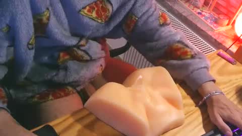 Snapshot of toohugeandstonedxoxo chatting on 22, 9, 2025 toohugeandstonedxoxo online show from 22, 9, 2025