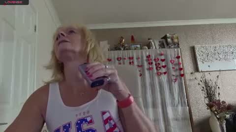 Snapshot of topazxxx chatting on 18, 6, 2026 TopazXXX online show from 18, 6, 2026
