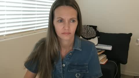 Tori Ryann online show from 15, 2, 2025