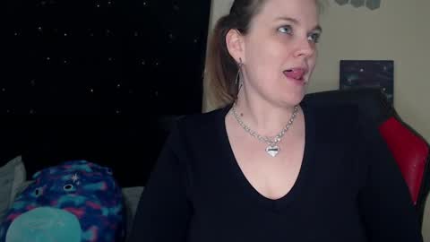 Snapshot of toxiclilly chatting on 22, 2, 2025 Lilly Miss Mistress Goddess Maam Queen Boss online show from 22, 2, 2025