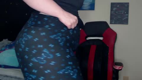 Snapshot of toxiclilly chatting on 23, 2, 2025 Lilly Miss Mistress Goddess Maam Queen Boss online show from 23, 2, 2025