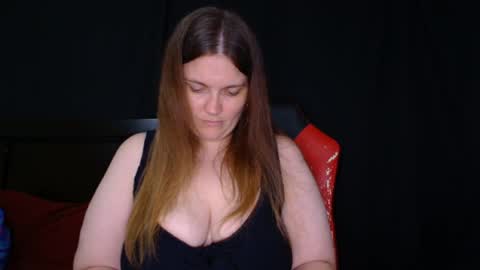Snapshot of toxiclilly chatting on 22, 4, 2026 Lilly Miss Mistress Goddess Maam Queen Boss online show from 22, 4, 2026