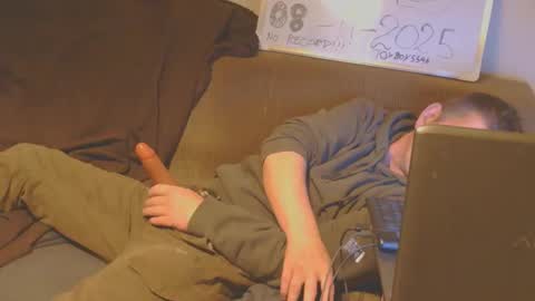 Snapshot of toyboy5546 chatting on 8, 11, 2025 Toyboy online show from 8, 11, 2025