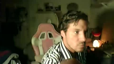 Snapshot of toyboysquirt chatting on 25, 4, 2026 toyboysquirt online show from 25, 4, 2026