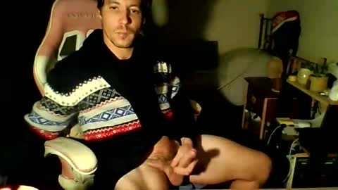 Snapshot of toyboysquirt chatting on 17, 5, 2026 toyboysquirt online show from 17, 5, 2026