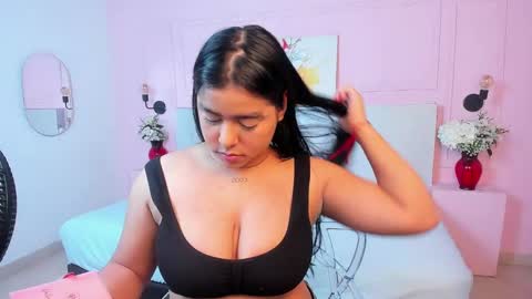 Snapshot of tracyllane chatting on 26, 2, 2025 NIKOL online show from 26, 2, 2025