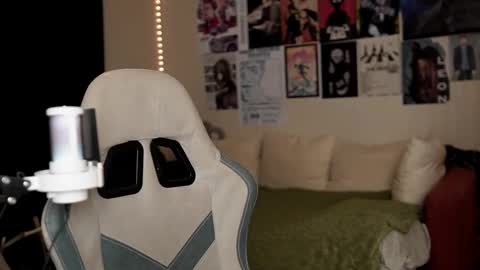 Ariana and Erik online show from 5, 2, 2026