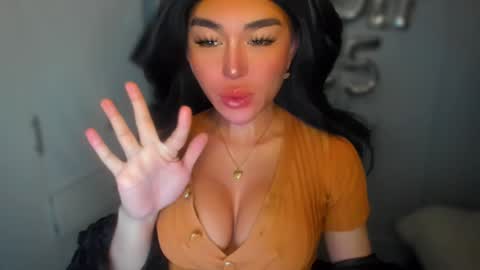 Snapshot of transnextdoor_ chatting on 2, 1, 2025 ALMIGHTY GODDESS VALENTINA online show from 2, 1, 2025