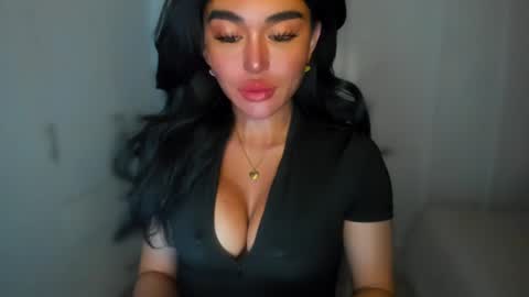 Snapshot of transnextdoor_ chatting on 8, 1, 2025 ALMIGHTY GODDESS VALENTINA online show from 8, 1, 2025