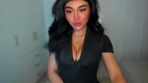 Snapshot of transnextdoor_ chatting on 8, 1, 2025 ALMIGHTY GODDESS VALENTINA online show from 8, 1, 2025