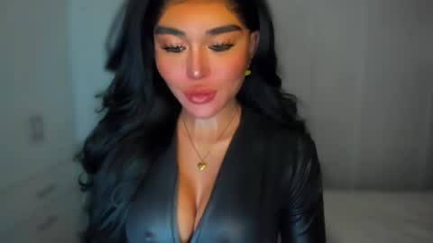 Snapshot of transnextdoor_ chatting on 15, 1, 2025 ALMIGHTY GODDESS VALENTINA online show from 15, 1, 2025