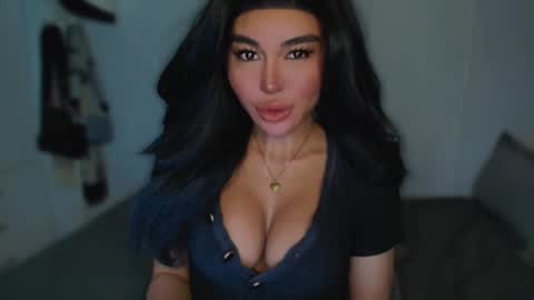 Snapshot of transnextdoor_ chatting on 5, 3, 2025 ALMIGHTY GODDESS VALENTINA online show from 5, 3, 2025