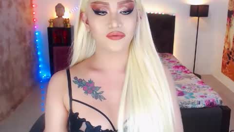 Snapshot of transplayfullolivia chatting on 2, 2, 2026 KYLIE BELLA TS online show from 2, 2, 2026
