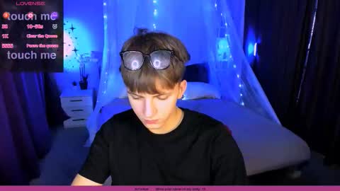 Travis online show from 8, 11, 2025