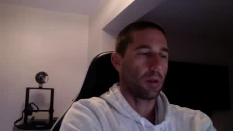 Snapshot of traviskenn chatting on 11, 3, 2025 TravisKenn online show from 11, 3, 2025