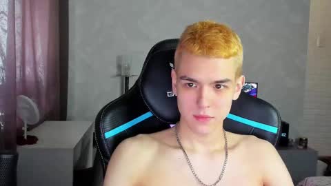 Snapshot of travisrivas chatting on 8, 3, 2025 travisrivas online show from 8, 3, 2025