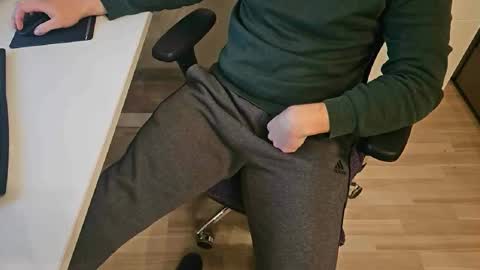 tree1989 online show from 19, 12, 2024