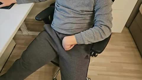 tree1989 online show from 6, 2, 2025