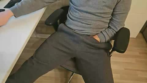 tree1989 online show from 7, 2, 2025