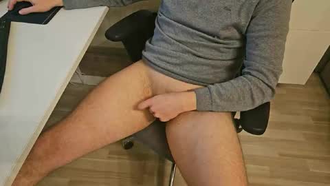 tree1989 online show from 8, 2, 2025