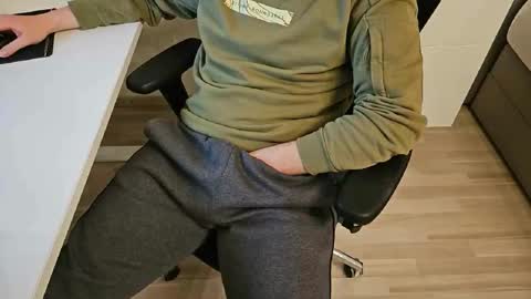 tree1989 online show from 10, 2, 2025