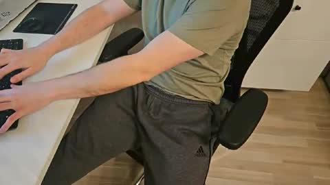 tree1989 online show from 15, 2, 2025