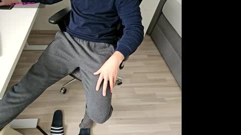 tree1989 online show from 14, 9, 2025