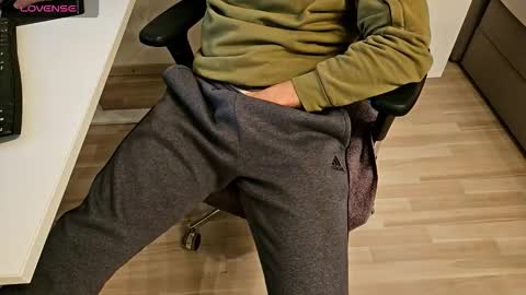 tree1989 online show from 25, 9, 2025