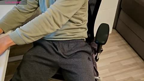 tree1989 online show from 4, 10, 2025