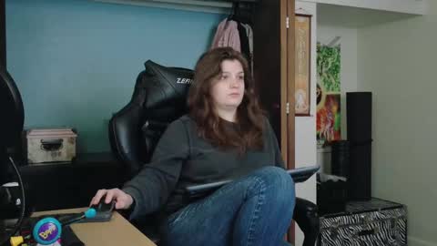 Snapshot of treejeanne chatting on 8, 9, 2025 TreeJeanne online show from 8, 9, 2025