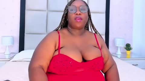 Treisy Vixen big ass online show from 25, 6, 2026