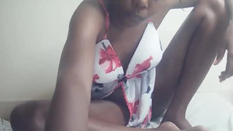 Snapshot of tresyamber chatting on 29, 5, 2026 tresyamber online show from 29, 5, 2026