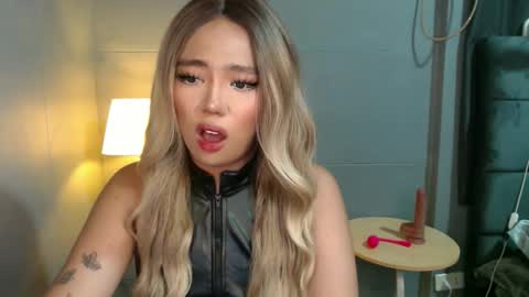 Snapshot of trexie_fucks15 chatting on 4, 11, 2025 trexie_fucks15 online show from 4, 11, 2025