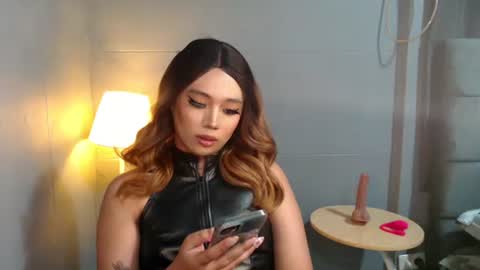 trexie_fucks15 online show from 12, 11, 2025