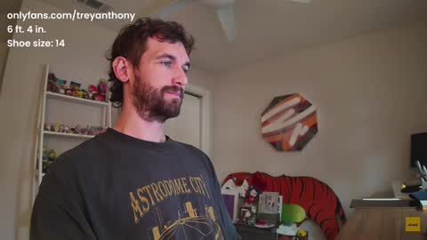 Snapshot of treyanthony chatting on 8, 2, 2025 decentanthony online show from 8, 2, 2025
