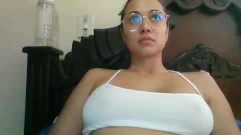 Snapshot of triana_bell chatting on 5, 12, 2024 triana_bell online show from 5, 12, 2024