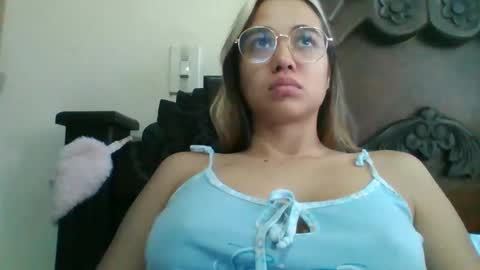 Snapshot of triana_bell chatting on 12, 1, 2025 triana_bell online show from 12, 1, 2025