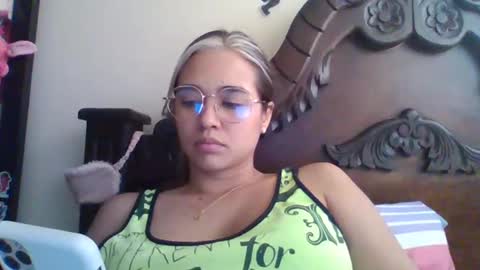 Snapshot of triana_bell chatting on 1, 2, 2025 triana_bell online show from 1, 2, 2025