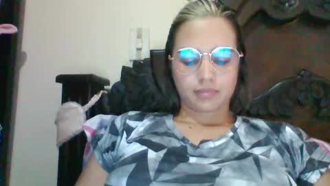 Snapshot of triana_bell chatting on 7, 2, 2025 triana_bell online show from 7, 2, 2025