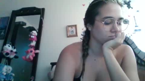 Snapshot of triana_bell chatting on 8, 2, 2025 triana_bell online show from 8, 2, 2025